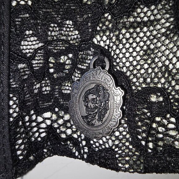 Elegant Black and White Lace Corset - Picture 3 of 8